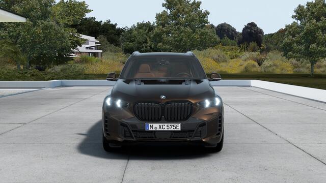 BMW X5 xDrive50e M Sport Automaat / Panoramadak Sky Lounge / Trekhaak / Bowers & Wilkins / Parking Assistant Professional / Comfortstoelen / Massagefunctie / Soft-Close