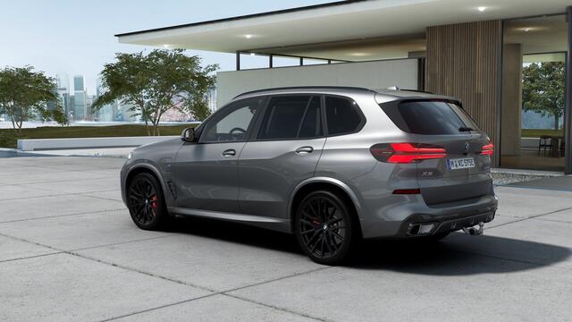 BMW X5 xDrive50e M Sport Automaat / Panoramadak Sky Lounge / Trekhaak / Bowers & Wilkins / Parking Assistant Professional / Soft-Close / Comfortstoelen / Active Steering
