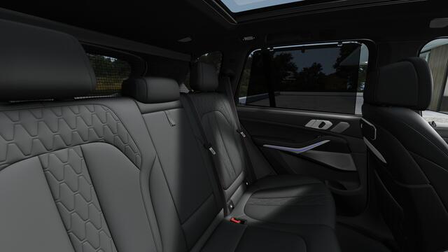BMW X5 xDrive50e M Sport Automaat / Panoramadak Sky Lounge / Trekhaak / Bowers & Wilkins / Parking Assistant Professional / Soft-Close / Comfortstoelen / Active Steering