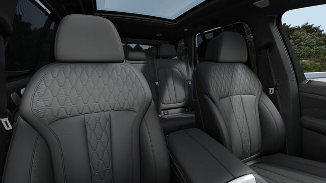 BMW X5 xDrive50e M Sport Automaat / Panoramadak Sky Lounge / Trekhaak / Bowers & Wilkins / Parking Assistant Professional / Soft-Close / Comfortstoelen / Active Steering