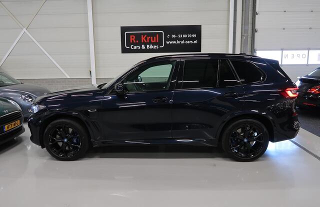 BMW X5 xDrive45e M-Sport High Executive Laser Panoramadak Carbon 360 Camera Individual Leer Head-Up Memory 21 inch App connect Sfeerverlichting Dealer onderhouden Alarm klasse 3 LoJack 4 zone airco