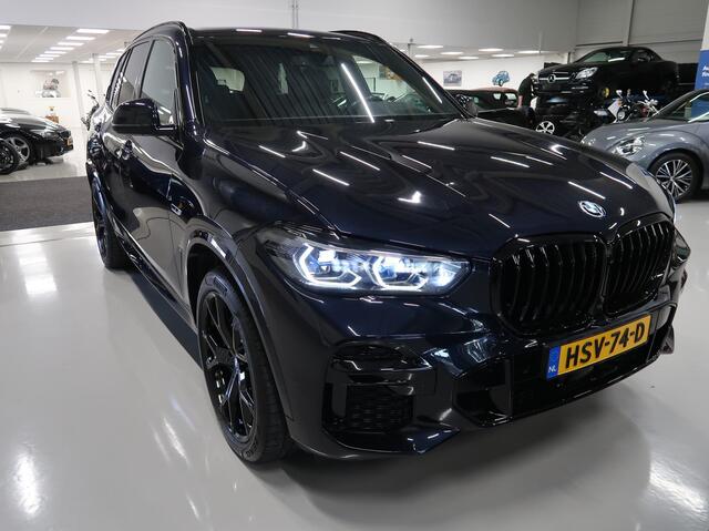 BMW X5 xDrive45e M-Sport High Executive Laser Panoramadak Carbon 360 Camera Individual Leer Head-Up Memory 21 inch App connect Sfeerverlichting Dealer onderhouden Alarm klasse 3 LoJack 4 zone airco