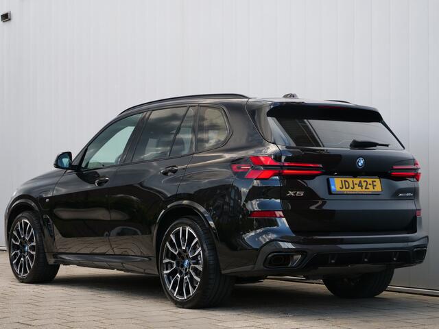 BMW X5 xDrive50e 490 Pk Automaat M-pakket / Leer / Pano-dak / Trekhaak / Camera's / DAB