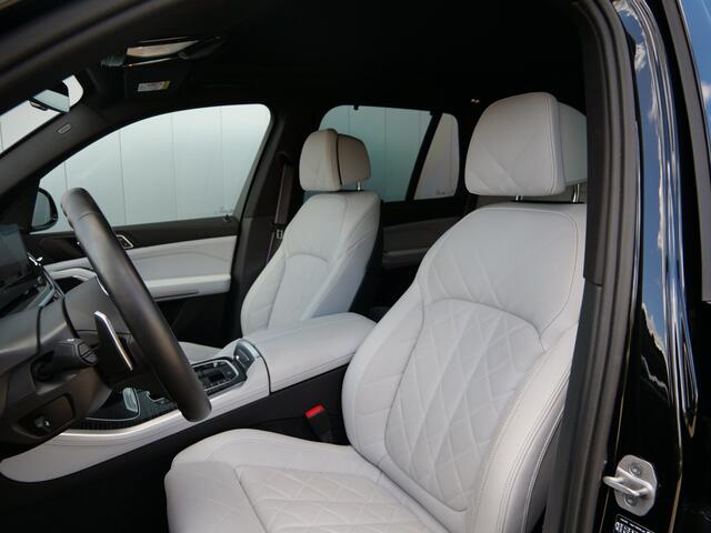 BMW X5 xDrive50e 490 Pk Automaat M-pakket / Leer / Pano-dak / Trekhaak / Camera's / DAB