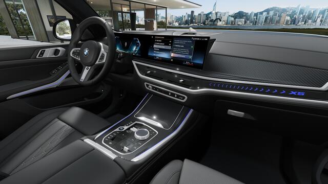 BMW X5 xDrive50e M Sport Automaat / Trekhaak / Panoramadak Sky Lounge / Comfortstoelen / Comfort Access / Soft-Close / Parking Assistant Professional