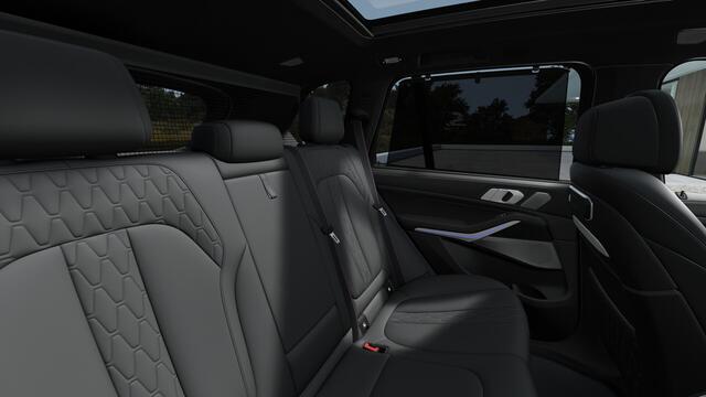 BMW X5 xDrive50e M Sport Automaat / Trekhaak / Panoramadak Sky Lounge / Comfortstoelen / Comfort Access / Soft-Close / Parking Assistant Professional