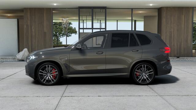 BMW X5 xDrive50e M Sport Automaat / Panoramadak / Trekhaak / Comfortstoelen / Parking Assistant Professional / Massagefunctie / Soft-Close / Active Steering
