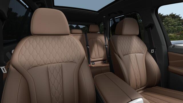 BMW X5 xDrive50e M Sport Automaat / Panoramadak / Trekhaak / Comfortstoelen / Parking Assistant Professional / Massagefunctie / Soft-Close / Active Steering