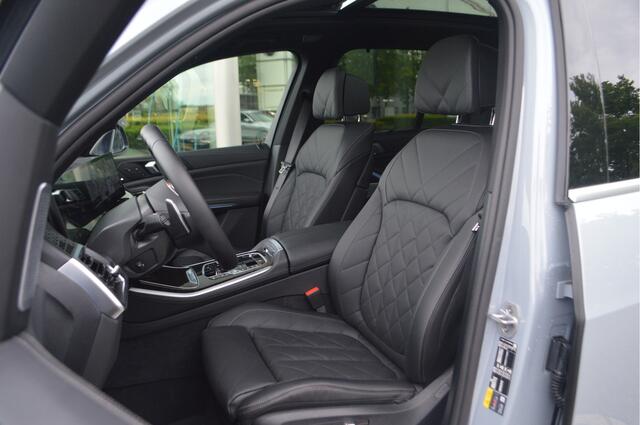 BMW X5 xDrive50e M Sport Automaat / Trekhaak / Panoramadak Sky Lounge / Comfortstoelen / Comfort Access / Soft-Close / Stoelventilatie / Parking Assistant Professional