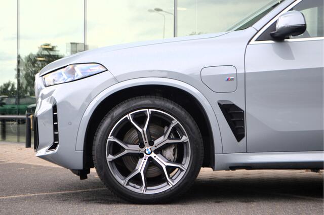 BMW X5 xDrive50e M Sport Automaat / Trekhaak / Panoramadak Sky Lounge / Comfortstoelen / Comfort Access / Soft-Close / Stoelventilatie / Parking Assistant Professional