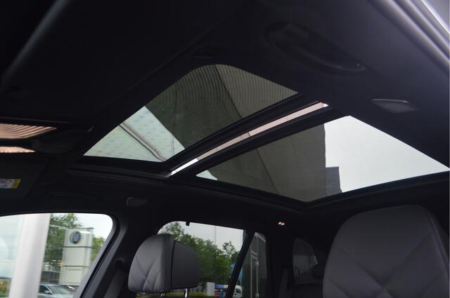 BMW X5 xDrive50e M Sport Automaat / Trekhaak / Panoramadak Sky Lounge / Comfortstoelen / Comfort Access / Soft-Close / Stoelventilatie / Parking Assistant Professional