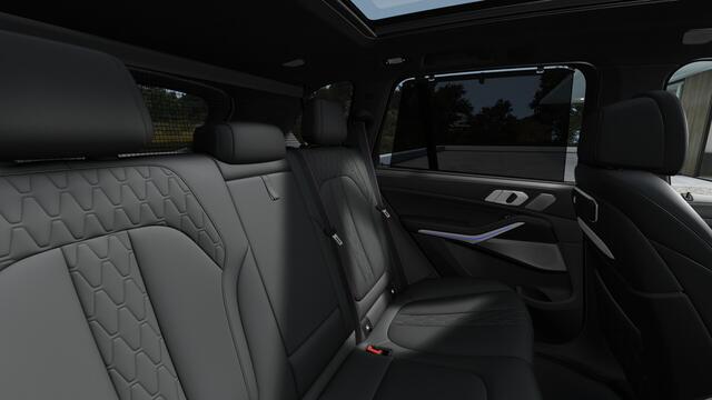 BMW X5 xDrive50e M Sport Automaat / Panoramadak Sky Lounge / Trekhaak / Bowers & Wilkins / Comfortstoelen / Parking Assistant Professional / Soft-Close