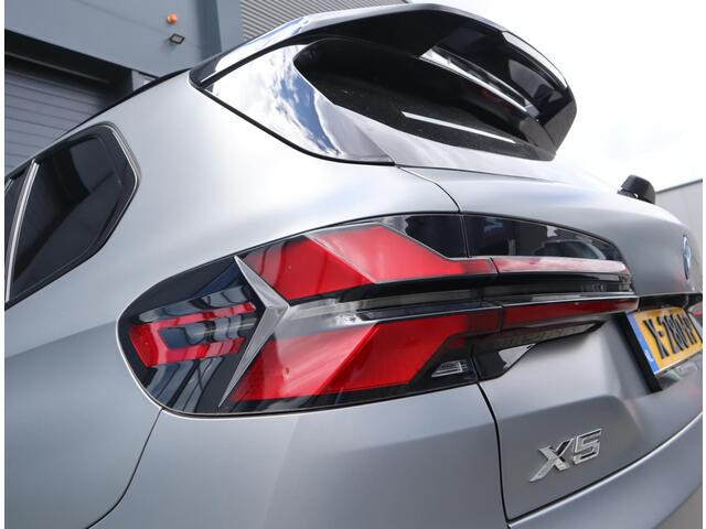 BMW X5 xDrive50e M Sport | Sky Lounge | M Stoelen | Carbon Exterieur/Interieur | trekhaak | Bomvol