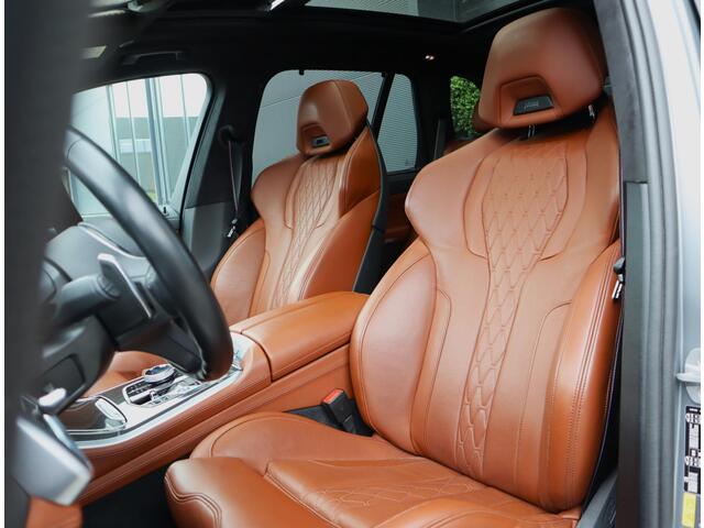 BMW X5 xDrive50e M Sport | Sky Lounge | M Stoelen | Carbon Exterieur/Interieur | trekhaak | Bomvol