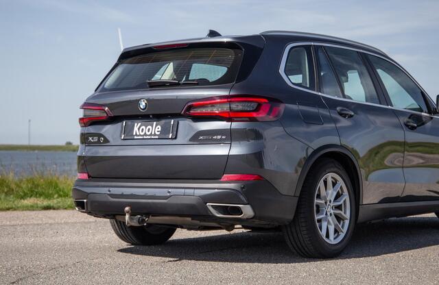 BMW X5 xDrive45e High Executive CARPLAY / CAMERA / DEALER ONDERHOUDEN / ZWART LEER / STOELVERWARMING / TREKHAAK