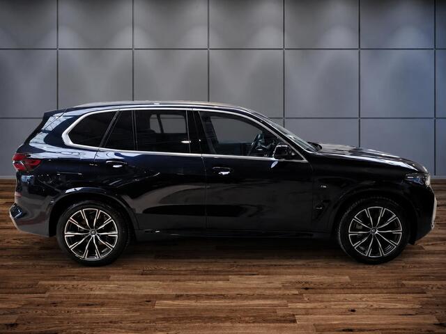 BMW X5 xDrive50e M Sport Sky Lounge Panoramadak Wegklapbare trekhaak Harman-Kardon Sound Keyless Entry Head-Up Display