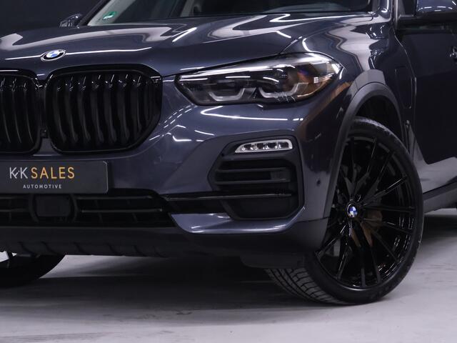 BMW X5 xDrive45e High Executive [SCHUIFDAK, HARMAN KARDON, TREKHAAK, LUCHTVERING, APPLE CARPLAY, ANDROID AUTO, MEMORY SEATS, M SPORT VELG, CAMERA, NIEUWSTAAT]