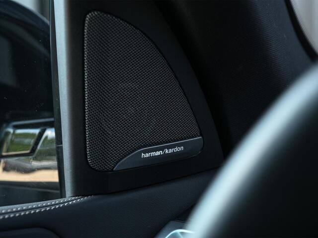 BMW X5 xDrive50e M-Sport Pro | Panoramadak | NL-Auto | Dealer Onderhouden | 360 Camera | Active Cruise | HUD | Harman/Kardon | Stoelverwarming + Ventilatie | Luchtvering | BMW Gesture Control | Memory Seats |