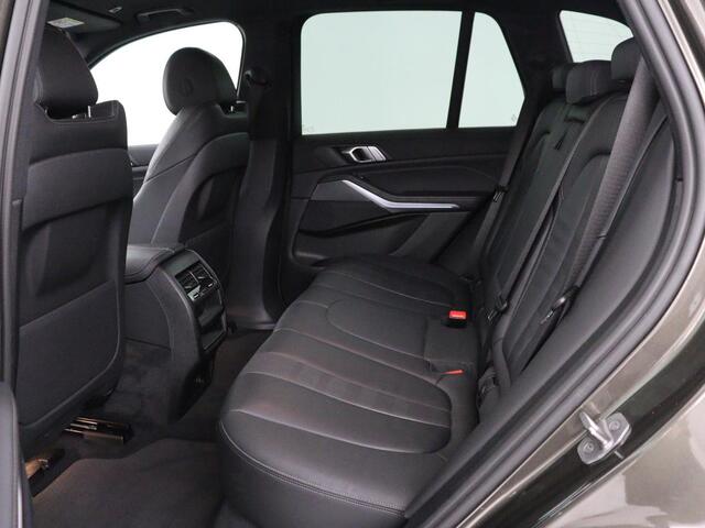 BMW X5 xDrive45e Executive M-sport | SOH 90.1% | Luchtvering | Elek. Trekhaak | Adaptive cruise | Memory | Camera | Carplay | Sfeerverlichting | Full LED | Getint glas | 20