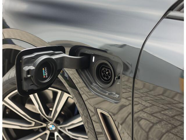 BMW X5 45e xDrive | Sky - HUD - Volleder - Massage