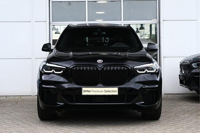 BMW X5 xDrive45e M Sport Automaat / Panoramadak / Trekhaak / Sportstoelen / Achteruitrijcamera / Adaptieve LED / Comfort Access / Active Steering