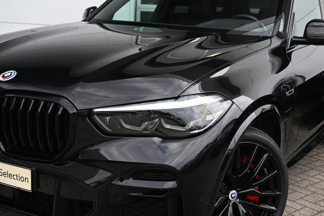 BMW X5 xDrive45e M Sport Automaat / Panoramadak / Trekhaak / Sportstoelen / Achteruitrijcamera / Adaptieve LED / Comfort Access / Active Steering