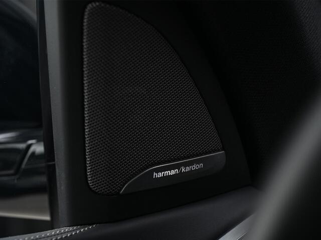 BMW X5 xDrive45e High Executive | M-Sport | Panoramadak | 360 Camera | Active Sturing | Massagestoelen + Ventilatie | Harman/Kardon | HUD | BMW Gesture Control | Luchtvering | Soft Close | Ambiance Interieur |