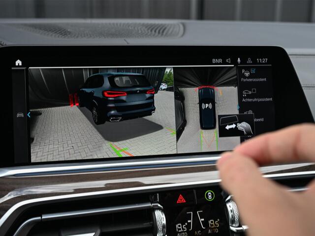 BMW X5 xDrive45e High Executive | M-Sport | Panoramadak | 360 Camera | Active Sturing | Massagestoelen + Ventilatie | Harman/Kardon | HUD | BMW Gesture Control | Luchtvering | Soft Close | Ambiance Interieur |