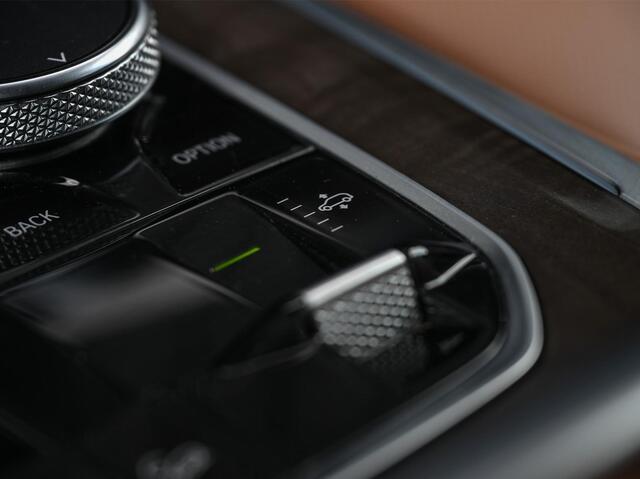 BMW X5 xDrive45e High Executive | M-Sport | Panoramadak | 360 Camera | Active Sturing | Massagestoelen + Ventilatie | Harman/Kardon | HUD | BMW Gesture Control | Luchtvering | Soft Close | Ambiance Interieur |