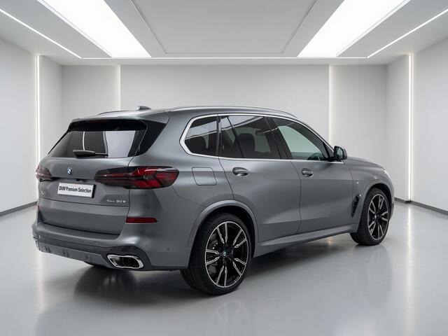 BMW X5 xDrive50e M-Sport Individual | Frozen Pure Grey | Autobahnassistent | Pano | Trekhaak | Comforzetels | Active Steering