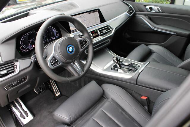 BMW X5 xDrive45e m Sport Manhattan | Trekhaak | Laser | Comfort Access | 22 " Zwart | HeadUp | DealerOnderhouden | BTW | Onderhoudscontract | 93 Procent Accucapaciteit SOH