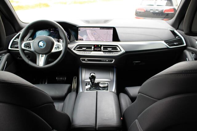 BMW X5 xDrive45e m Sport Manhattan | Trekhaak | Laser | Comfort Access | 22 " Zwart | HeadUp | DealerOnderhouden | BTW | Onderhoudscontract | 93 Procent Accucapaciteit SOH