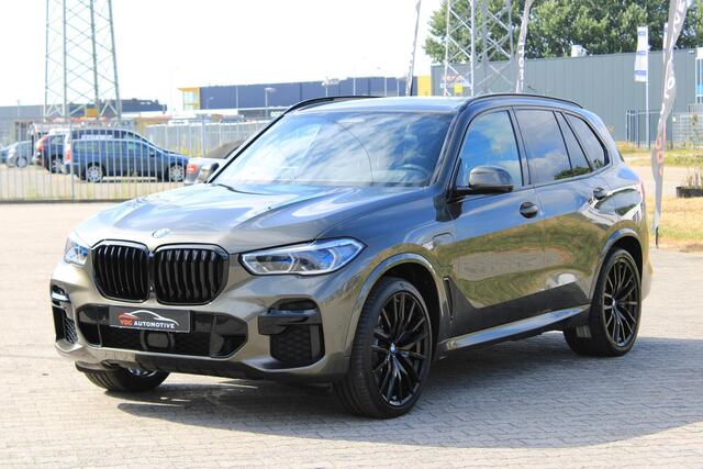 BMW X5 xDrive45e m Sport Manhattan | Trekhaak | Laser | Comfort Access | 22 " Zwart | HeadUp | DealerOnderhouden | BTW | Onderhoudscontract | 93 Procent Accucapaciteit SOH