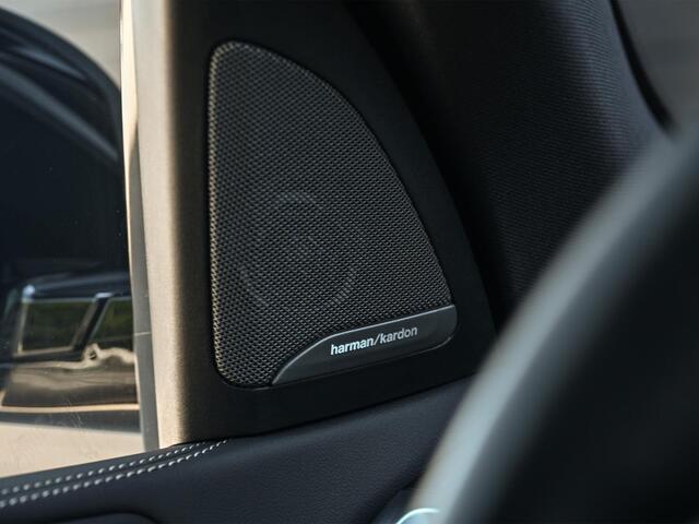 BMW X5 xDrive50e M-Sport Pro | Panoramadak | M-Performance Seats | HUD | 360 Camera | Stoelverwarming + Ventilatie | Memory Seats | Ambiance Interieur | Soft Close | Iconic Glow | Achterbank Verwarming |