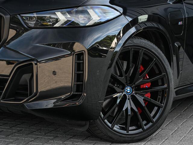 BMW X5 xDrive50e M-Sport Pro | Panoramadak | M-Performance Seats | HUD | 360 Camera | Stoelverwarming + Ventilatie | Memory Seats | Ambiance Interieur | Soft Close | Iconic Glow | Achterbank Verwarming |