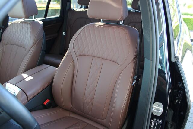 BMW X5 xDrive50e M Sport Automaat / Panoramadak / Trekhaak / Comfortstoelen / Soft-Close / Parking Assistant Professional / Adaptieve LED / Comfort Access
