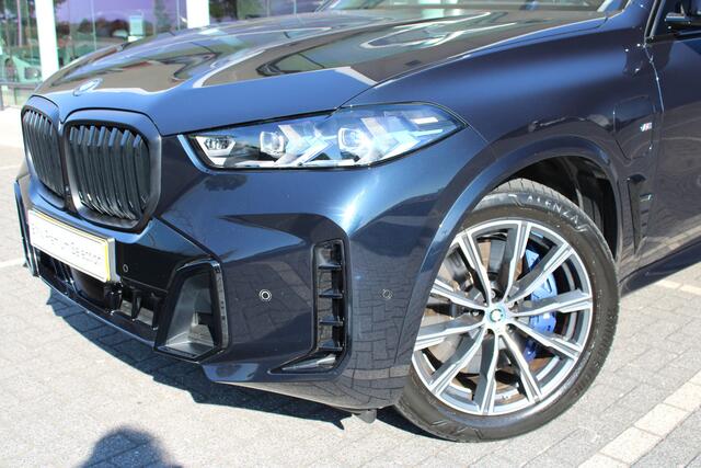 BMW X5 xDrive50e M Sport Automaat / Panoramadak / Trekhaak / Comfortstoelen / Soft-Close / Parking Assistant Professional / Adaptieve LED / Comfort Access