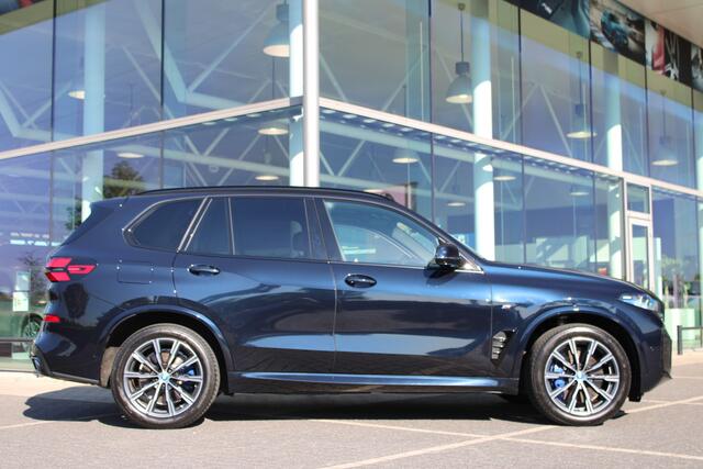 BMW X5 xDrive50e M Sport Automaat / Panoramadak / Trekhaak / Comfortstoelen / Soft-Close / Parking Assistant Professional / Adaptieve LED / Comfort Access