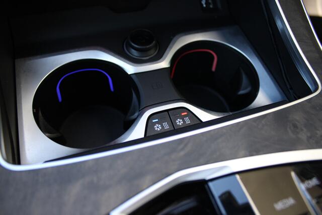 BMW X5 xDrive50e M Sport Automaat / Panoramadak / Trekhaak / Comfortstoelen / Soft-Close / Parking Assistant Professional / Adaptieve LED / Comfort Access