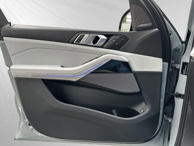BMW X5 xDrive50e M-Sport Pro | 2026! | Panorama | 22" | Harman Kardon | Trekhaak | Soft Close | Driving Assistant Professional |