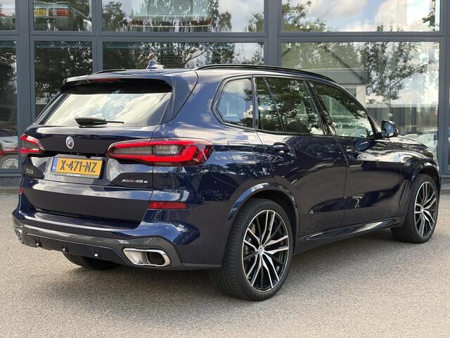 BMW X5 xDrive45e High Executive BOMVOL! | PANO | HARMAN KARDON | LASER LED | ELEK. ACHTER KLEP | ELEK. TREKHAAK | STOELVERWARMING | ELEK. MEM. SEAT | ACHTERUITRIJCAMERA | 22'' VELGEN | RIJKLAAR PRIJS + 12 MND BOVAG GARANTIE |