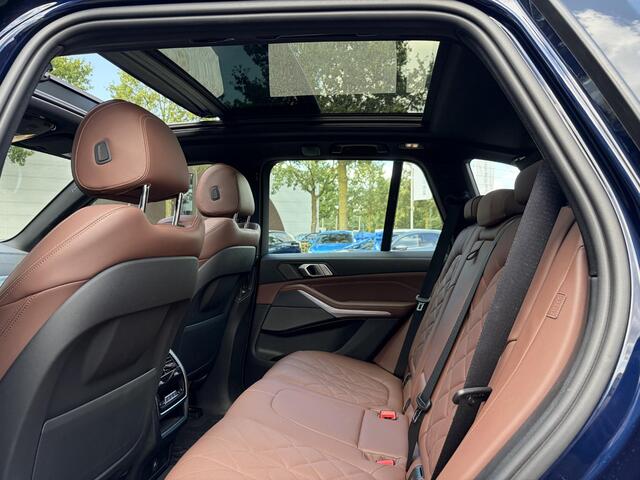 BMW X5 xDrive45e High Executive BOMVOL! | PANO | HARMAN KARDON | LASER LED | ELEK. ACHTER KLEP | ELEK. TREKHAAK | STOELVERWARMING | ELEK. MEM. SEAT | ACHTERUITRIJCAMERA | 22'' VELGEN | RIJKLAAR PRIJS + 12 MND BOVAG GARANTIE |