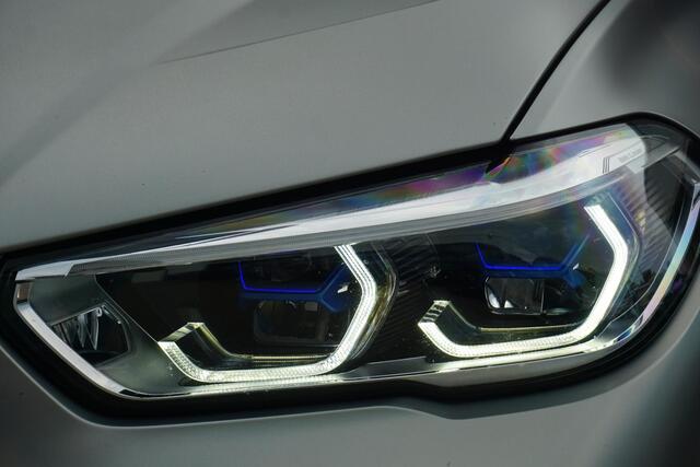 BMW X6 M Competition First Edition Larte Design 22'' / Bowers & Wilkins / Sky Lounge / Hemelbekleding Alcantara / Soft Close / Driver's Pack
