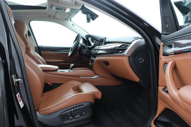 BMW X6 M | LEES TEKST | Head-Up | Panoramadak | 21 Inch | Trekhaak | Vol-Leder
