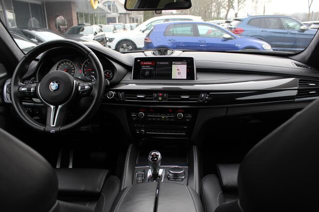 BMW X6 M / NL Auto! / Full option! / NIEUWSTAAT! / Trekhaak / Schuifdak / 360Camera / Carbon intr. / B&O / Softclose / Leder / 21'' / Standkachel / Entertainment System / Luchtvering / Stoelventilatie