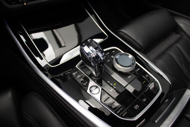 BMW X7 xDrive40i M-Sport | ACC | 360 Cam | Comfort stoel Individual | Harman Kardon | Pano | Assisted Driving | Lane & Side Assist | Apple & Android Carplay | Softclose | 7-Persoons | Laser | NL AUTO | Skylounge | Glaspook | Elektrische 3500KG Trekhaak | 340PK |