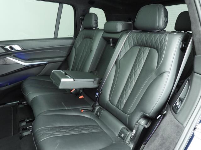 BMW X7 xDrive40i | M-Sportpakket | LED | Leder | HUD | Schuifdak | trekhaak | Active cruise | DAB | Harman-kardon sound | Alu 22 inch