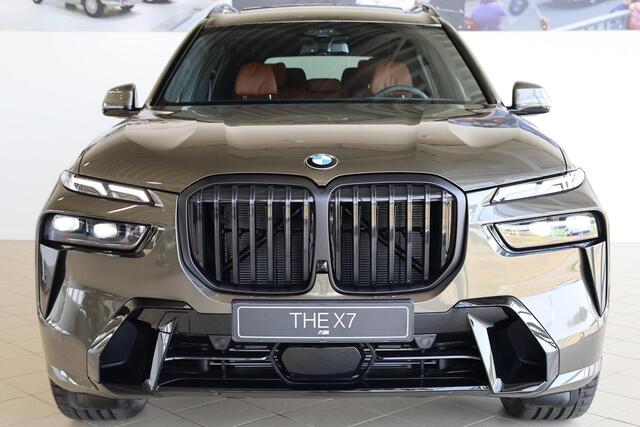 BMW X7 xDrive40i | M Sportpakket | Panoramadak | Comfort Pack | Exclusive Pack | Harman Kardon | Driving & Parking Assistant Professional | Soft-Close | Sky Lounge | Trekhaak