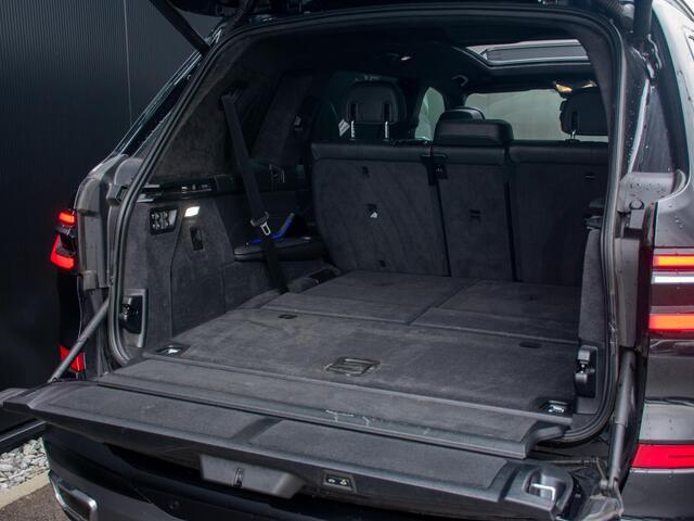 BMW X7 xDrive40i | Trekhaak | Schuif-/kantel Pano | Head-Up | 7 Persoons | 360 Camera