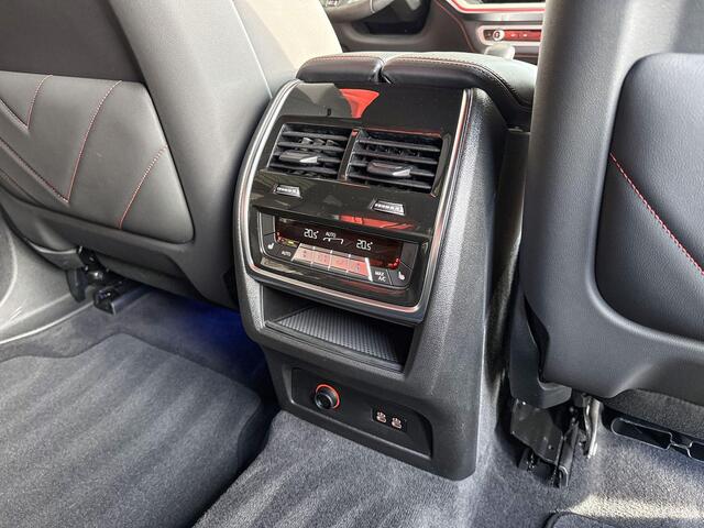 BMW XM PHEV Label Red 30 kWh